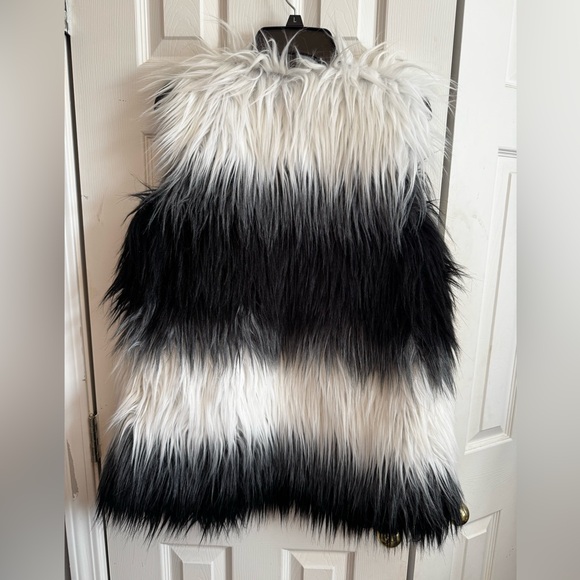 Faux fur vest - Picture 2 of 4